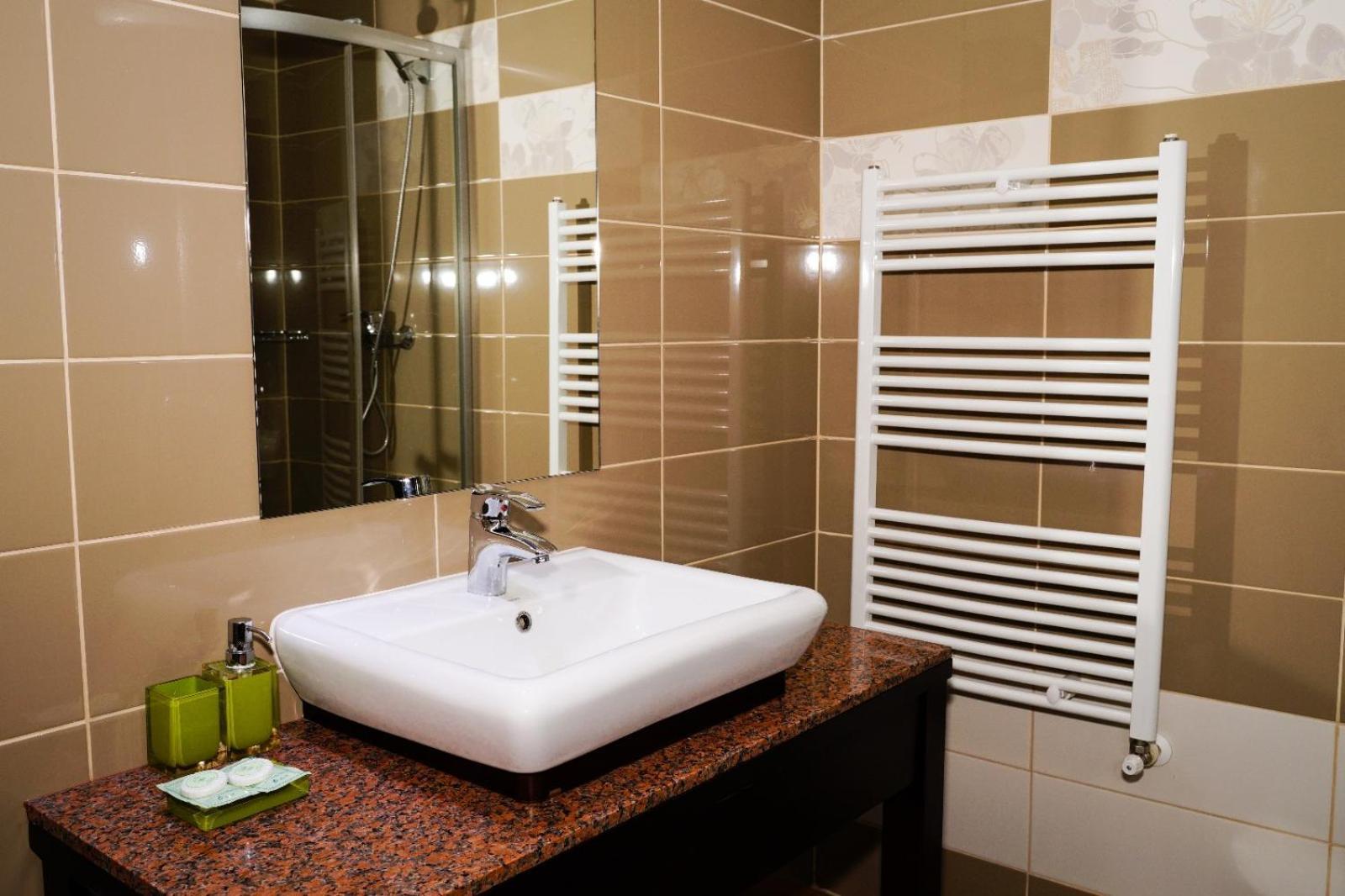 Hotel Criss Бухарест Экстерьер фото